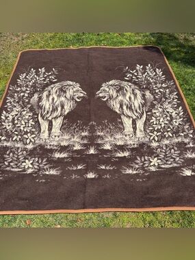 VTG Dueling Lion San Marcos-Style Reversible Blanket Heavy Brown Cream 79x86 GUC